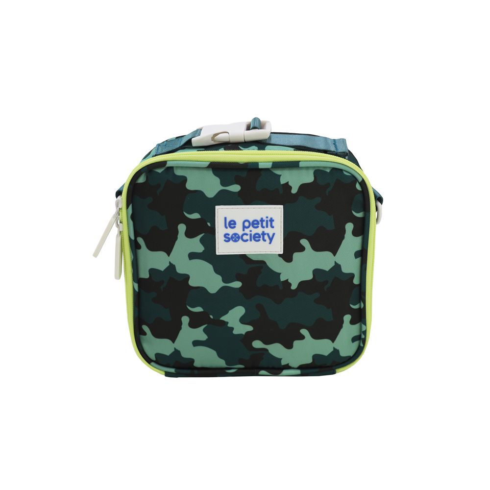 A mini lunch bag in camouflage print.
