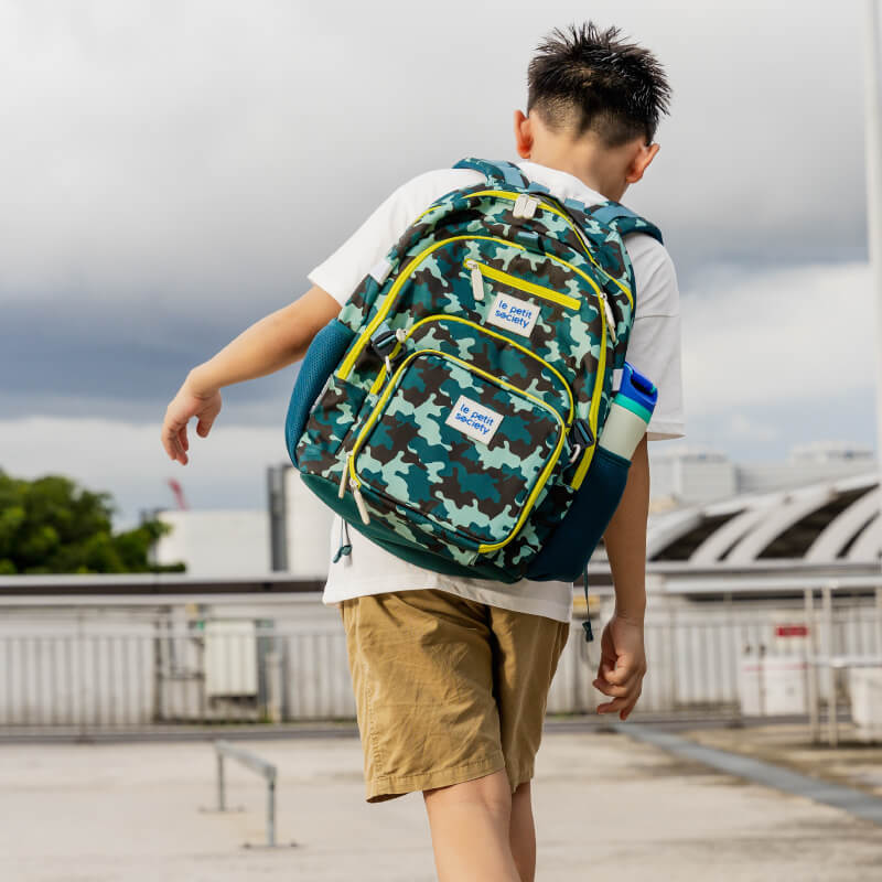 A primary school boy carrying the LPS kids double pocket school bag.