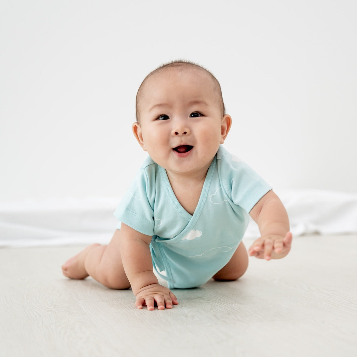 Baby Organic Short Sleeves Kimono Top in Cloud Print by Le Petit Society