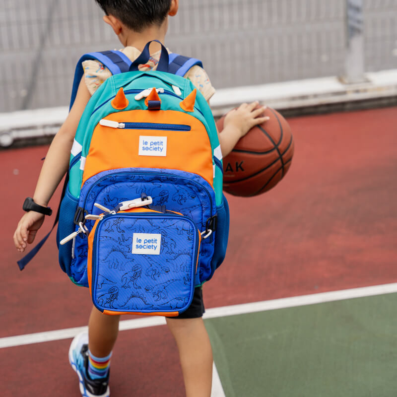 A sporty little boy with the LPS kids single pocket school bag.