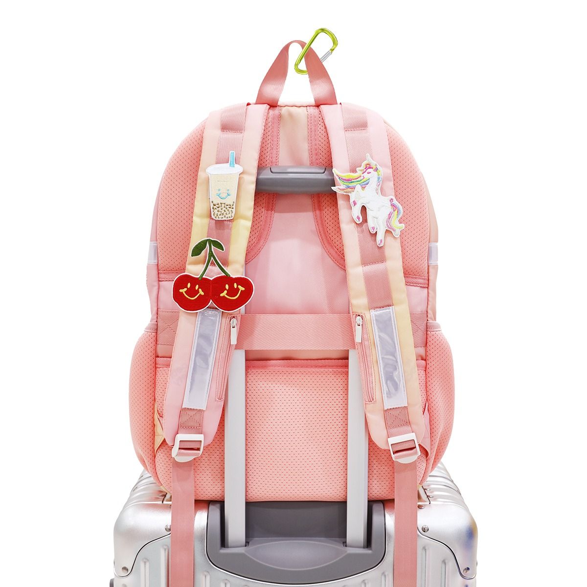 The shoulder straps of the double pocket school bag are customisable with sticker patches.