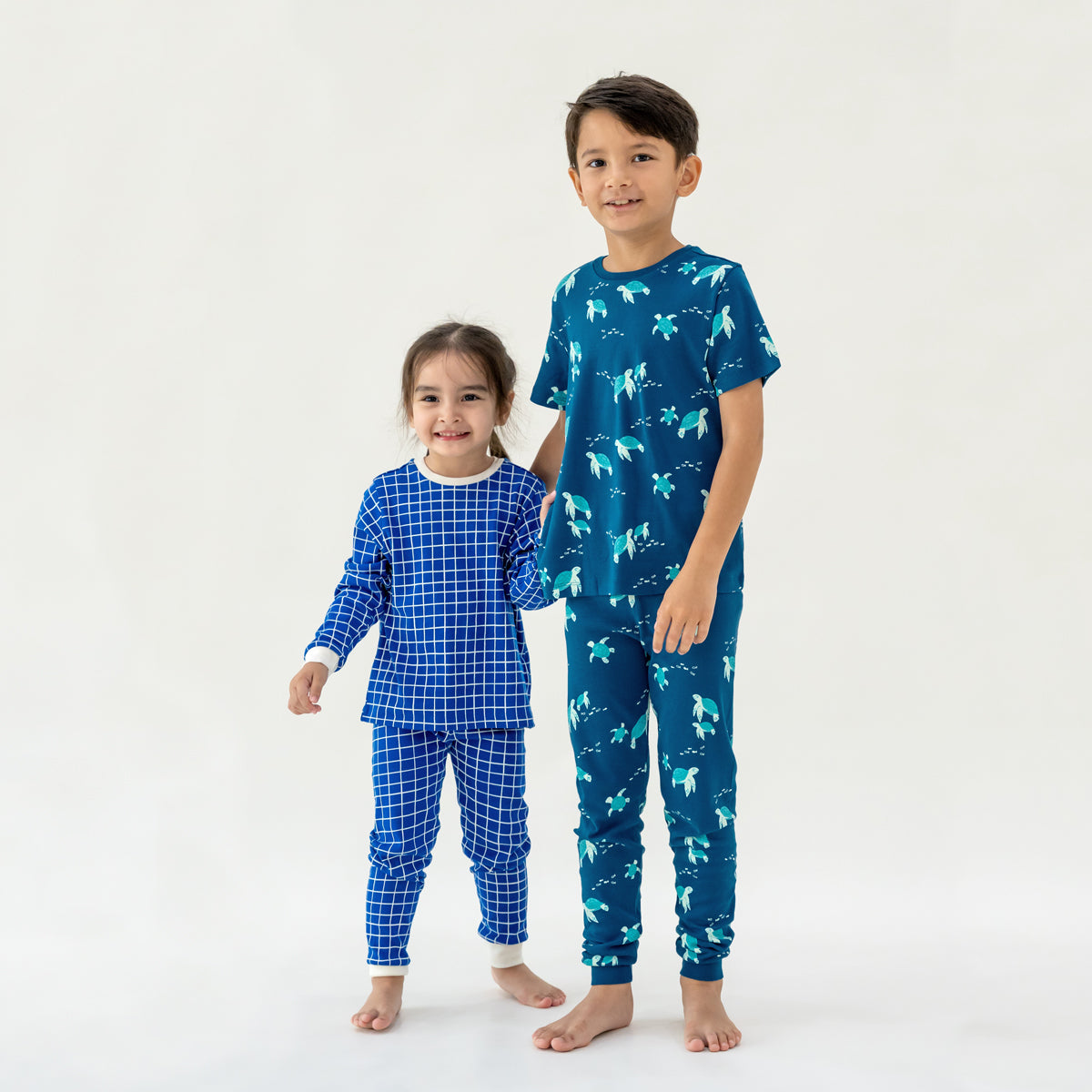 Kids Short Sleeves Organic Pyjamas Set in Turtle Print by Le Petit Society — image 7