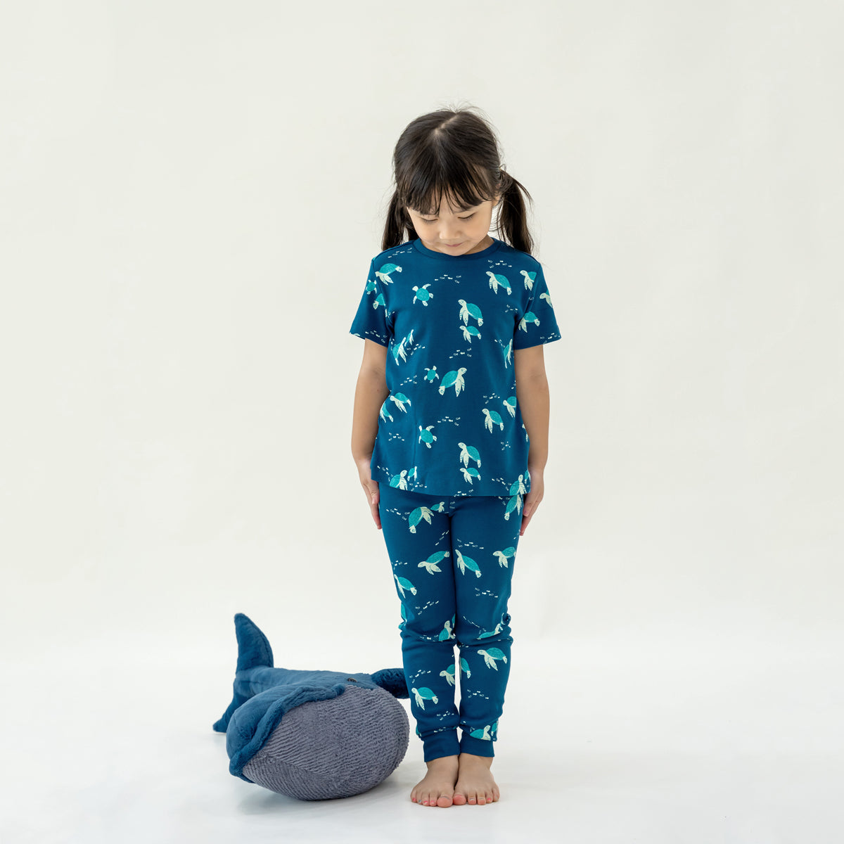 Kids Short Sleeves Organic Pyjamas Set in Turtle Print by Le Petit Society