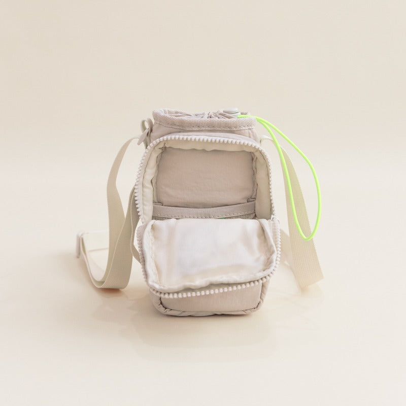 Inner view of the front pocket of a water bottle bag.