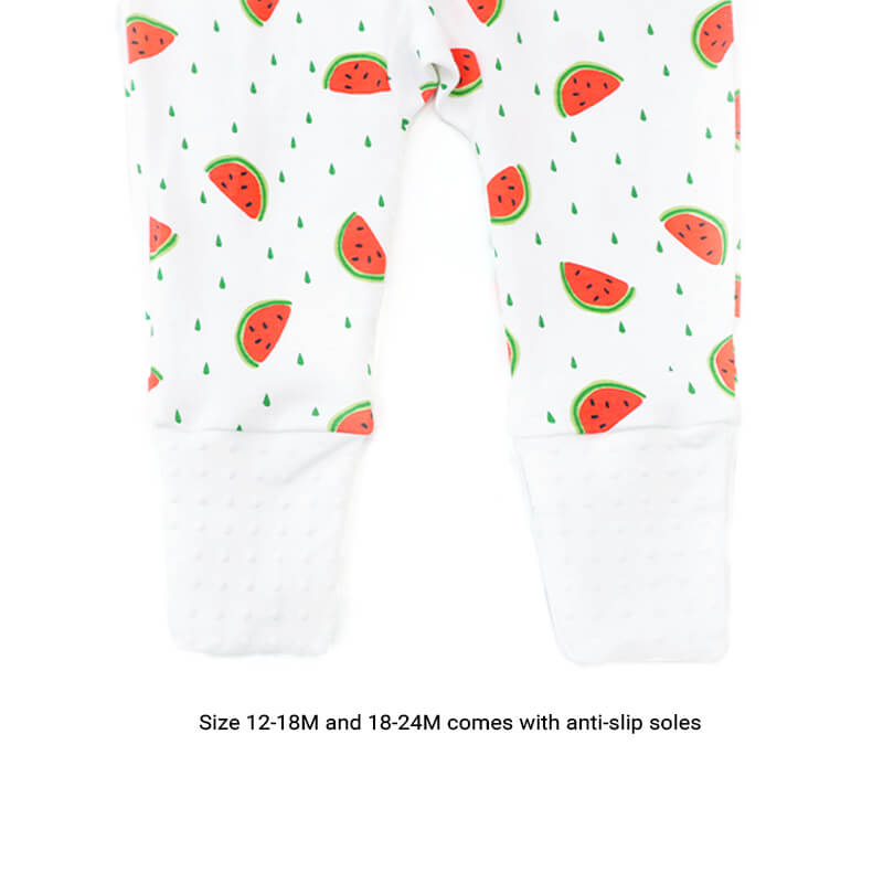 An infographic demonstrating the anti-slip soles of a baby zip sleepsuit, and its function of providing an easy access to outfit and diaper changes.