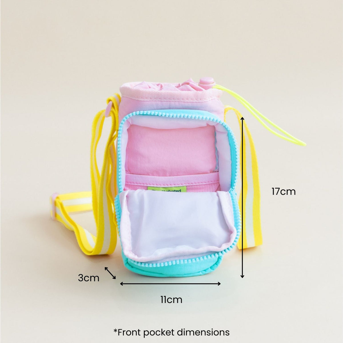 Dimensions of the front pocket of a water bottle bag.