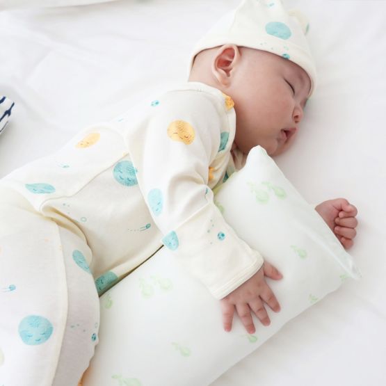 A kids' pillow in size mini with a print of green pears, from Le Petit Society.