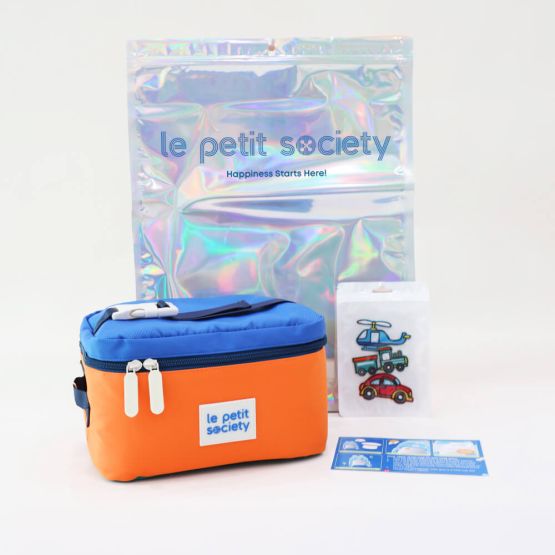 A motor-themed customisable party pack containing a thermal lunch bag and sticker patches for personalisation from Le Petit Society.