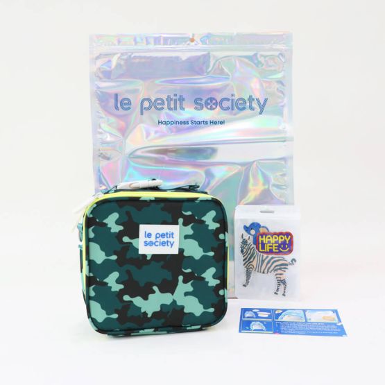 A customisable party pack containing a mini thermal lunch bag and sticker patches for personalisation from Le Petit Society.