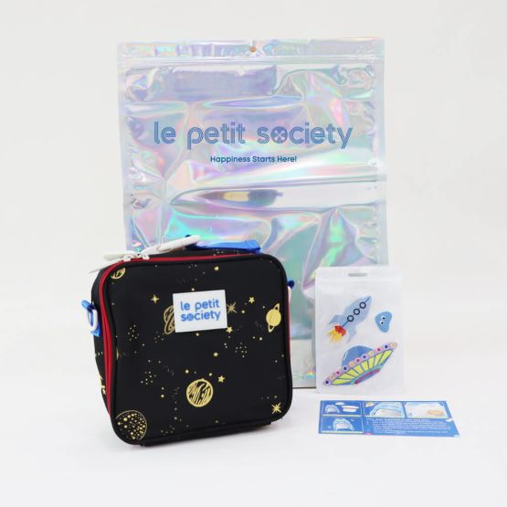 A customisable party pack containing a mini thermal lunch bag and sticker patches for personalisation from Le Petit Society.